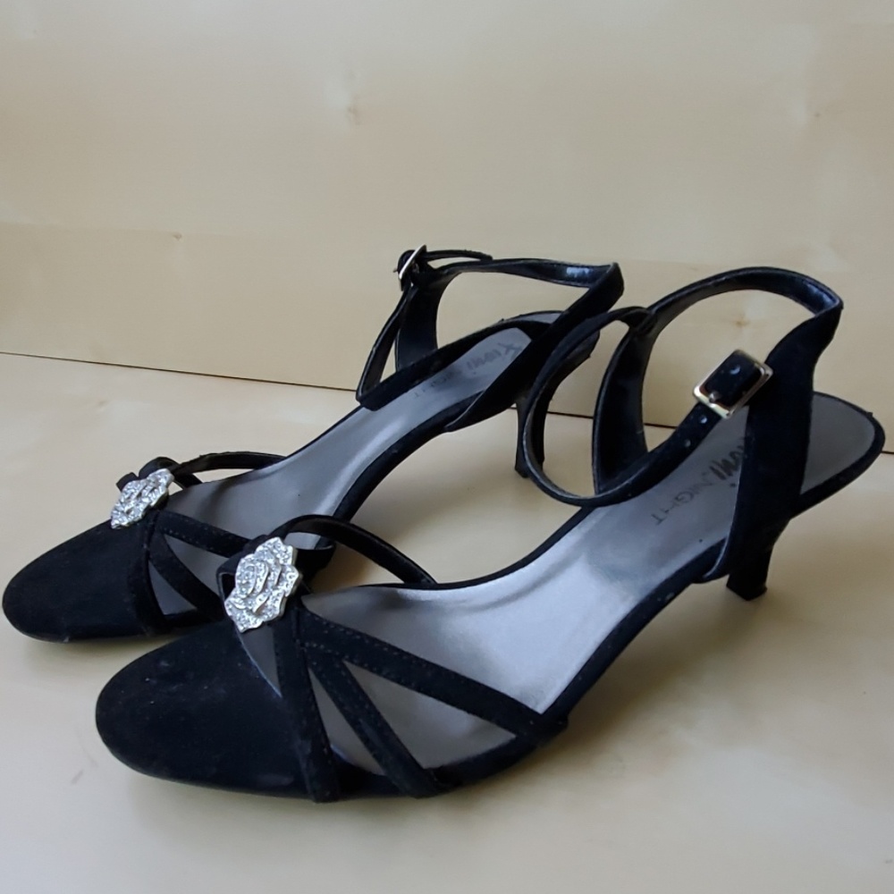 Generic black sandals with heels